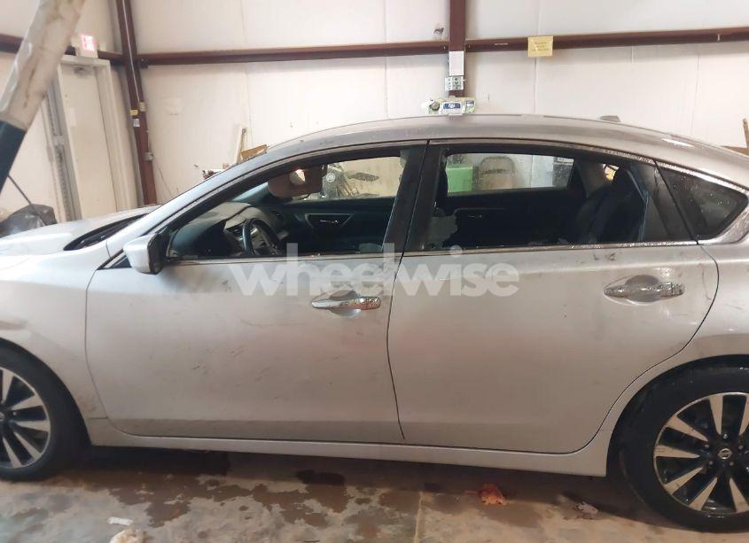 Photo 13 of 2018 Nissan Altima 2.5 SV (VIN 1N4AL3AP4JC282996)