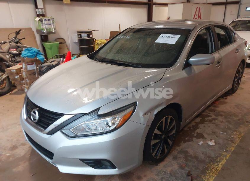 Photo 2 of 2018 Nissan Altima 2.5 SV (VIN 1N4AL3AP4JC282996)