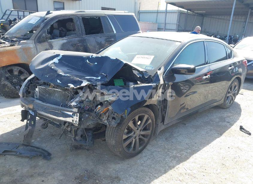 Photo 2 of 2018 Nissan Altima 2.5 SR (VIN 1N4AL3AP4JC284490)