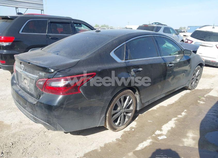 Photo 4 of 2018 Nissan Altima 2.5 SR (VIN 1N4AL3AP4JC284490)