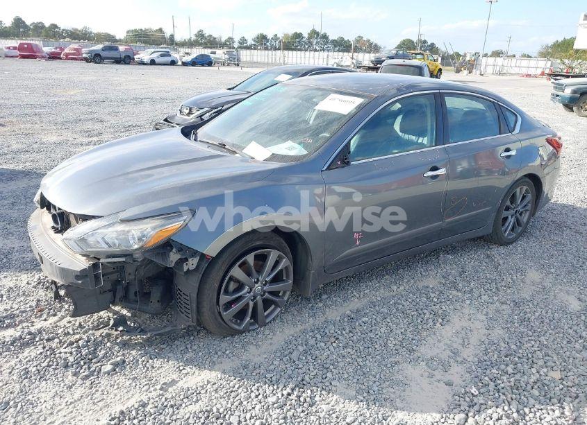 Photo 2 of 2018 Nissan Altima 2.5 SR (VIN 1N4AL3AP4JC286837)