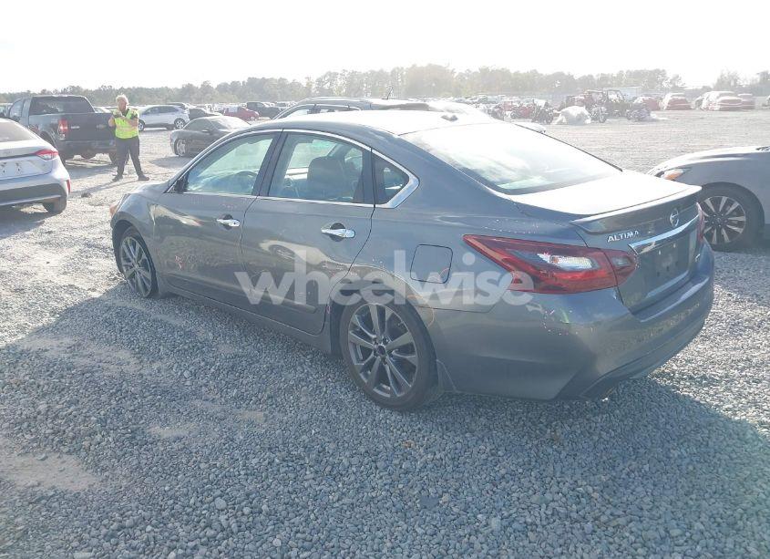 Photo 3 of 2018 Nissan Altima 2.5 SR (VIN 1N4AL3AP4JC286837)