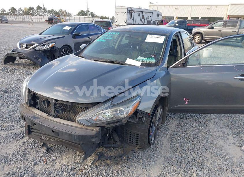 Photo 6 of 2018 Nissan Altima 2.5 SR (VIN 1N4AL3AP4JC286837)