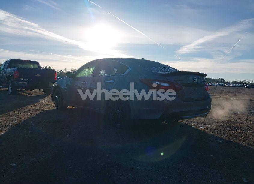 Photo 3 of 2018 Nissan Altima 2.5 SR (VIN 1N4AL3AP4JC291438)