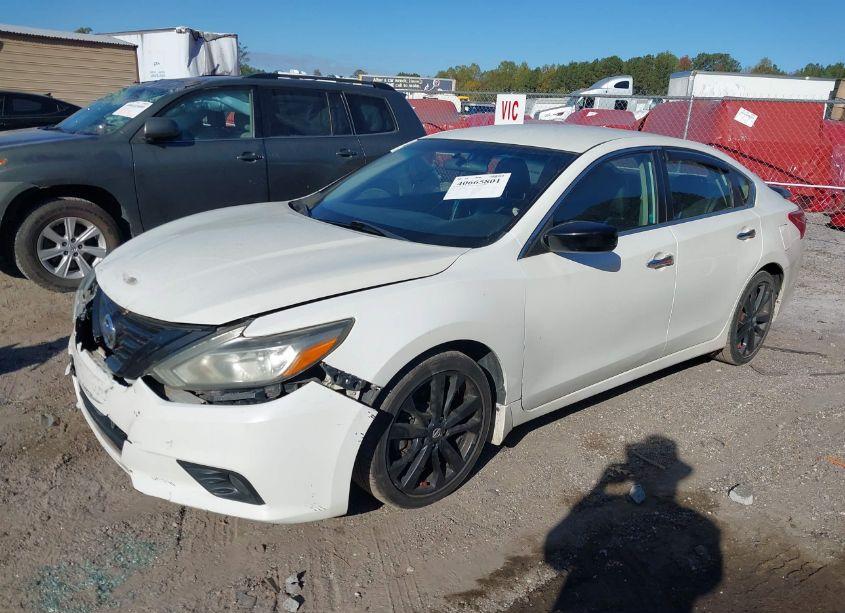 Photo 2 of 2018 Nissan Altima 2.5 SR (VIN 1N4AL3AP4JC474757)