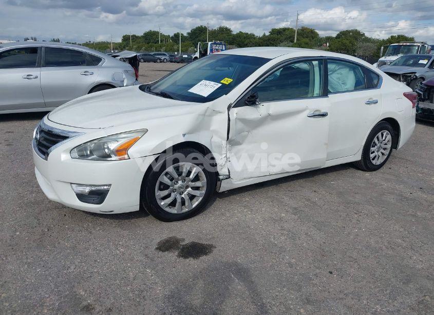 Photo 2 of 2013 Nissan Altima 2.5 S (VIN 1N4AL3AP5DC165772)
