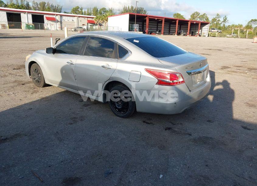 Photo 3 of 2013 Nissan Altima 2.5 S (VIN 1N4AL3AP5DN483038)