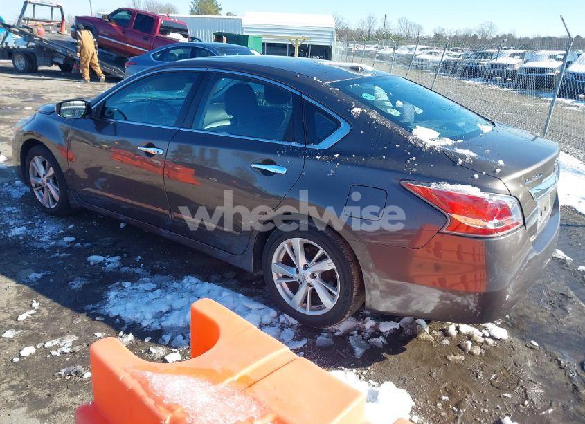 Photo 3 of 2014 Nissan Altima 2.5 SV (VIN 1N4AL3AP5EC140226)