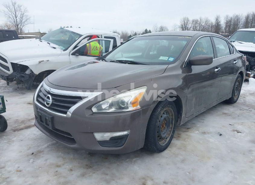 Photo 2 of 2014 Nissan Altima 2.5 S (VIN 1N4AL3AP5EC169693)