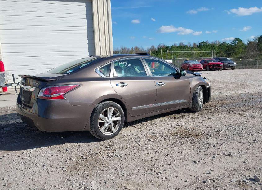 Photo 4 of 2015 Nissan Altima 2.5 SV (VIN 1N4AL3AP5FC125646)