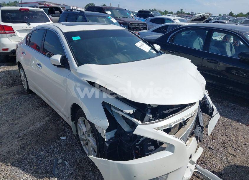 2015 Nissan Altima 2.5 SV (VIN 1N4AL3AP5FC131107) main photo