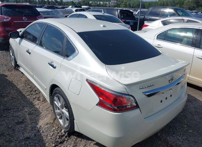 Photo 3 of 2015 Nissan Altima 2.5 SV (VIN 1N4AL3AP5FC131107)