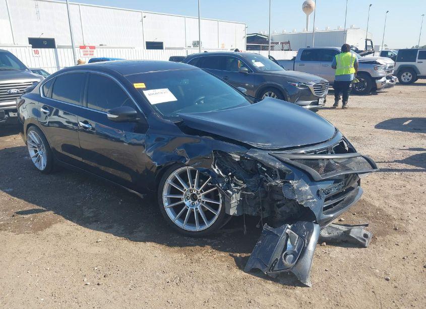 2015 Nissan Altima 2.5 SV (VIN 1N4AL3AP5FC150143) main photo