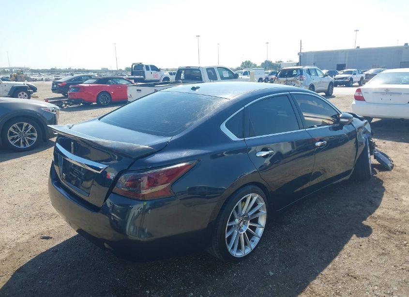 Photo 4 of 2015 Nissan Altima 2.5 SV (VIN 1N4AL3AP5FC150143)