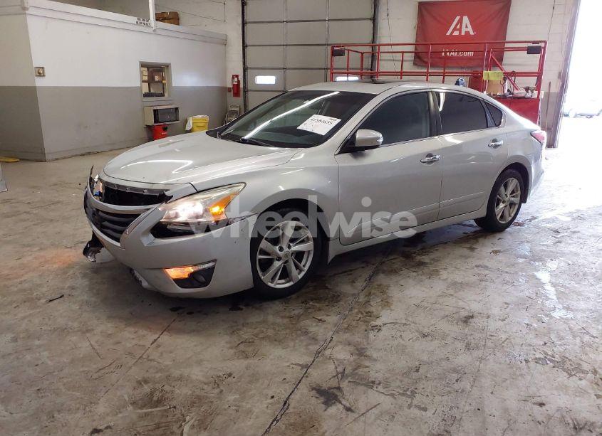 Photo 2 of 2015 Nissan Altima 2.5 SV (VIN 1N4AL3AP5FC202659)