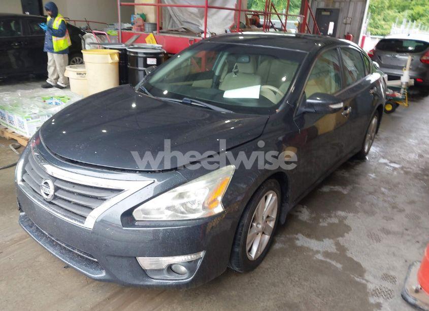 Photo 2 of 2015 Nissan Altima 2.5 SV (VIN 1N4AL3AP5FC206226)