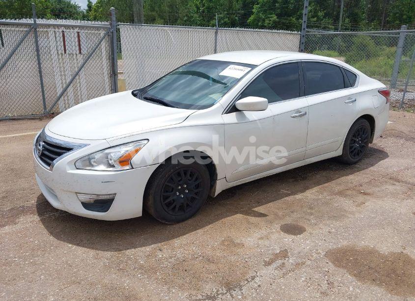 Photo 2 of 2015 Nissan Altima 2.5 S (VIN 1N4AL3AP5FC212902)