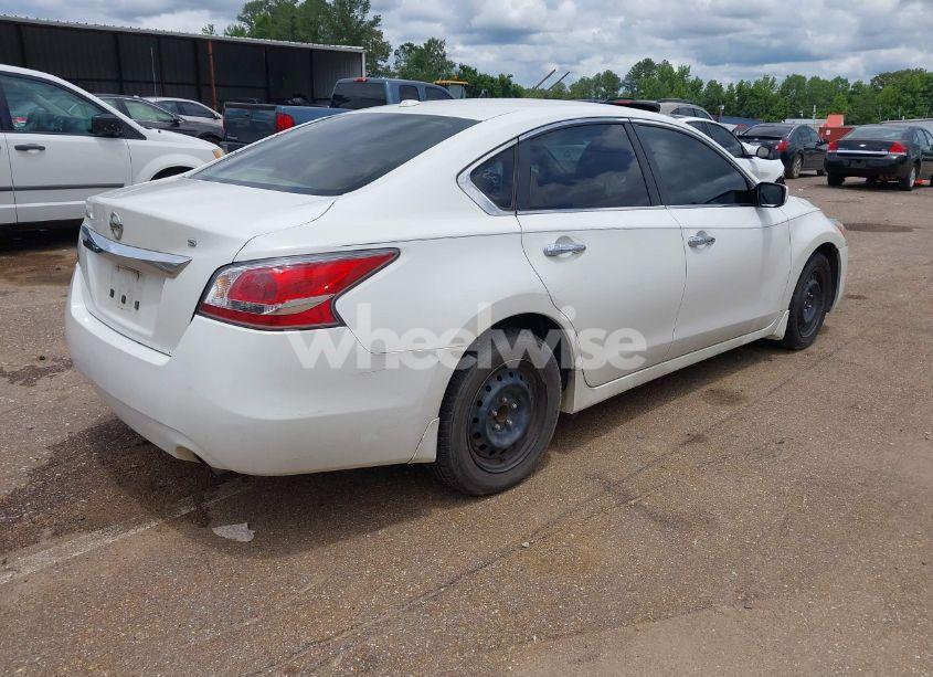 Photo 4 of 2015 Nissan Altima 2.5 S (VIN 1N4AL3AP5FC212902)