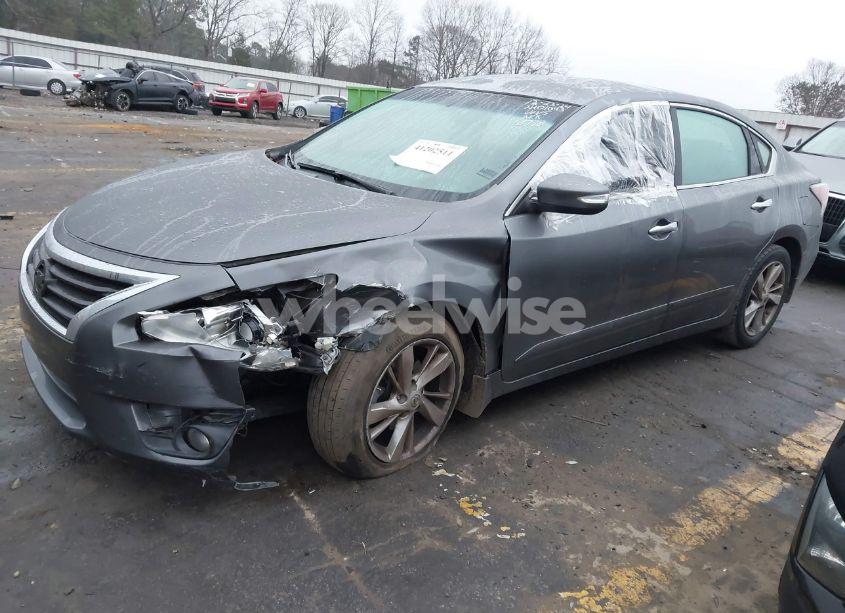 Photo 2 of 2015 Nissan Altima 2.5 SV (VIN 1N4AL3AP5FC218778)