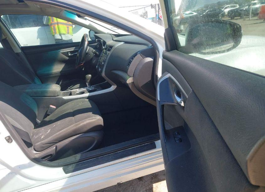 Photo 5 of 2015 Nissan Altima 2.5 SV (VIN 1N4AL3AP5FC219364)