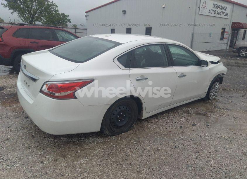 Photo 4 of 2015 Nissan Altima 2.5/2.5 S/2.5 SL/2.5 SV (VIN 1N4AL3AP5FC235385)