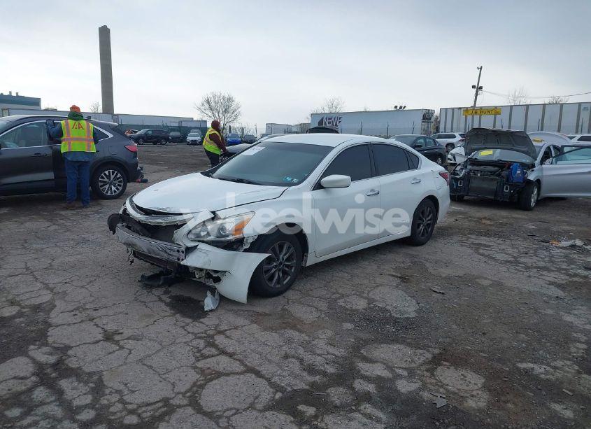 Photo 2 of 2015 Nissan Altima (VIN 1N4AL3AP5FC253241)