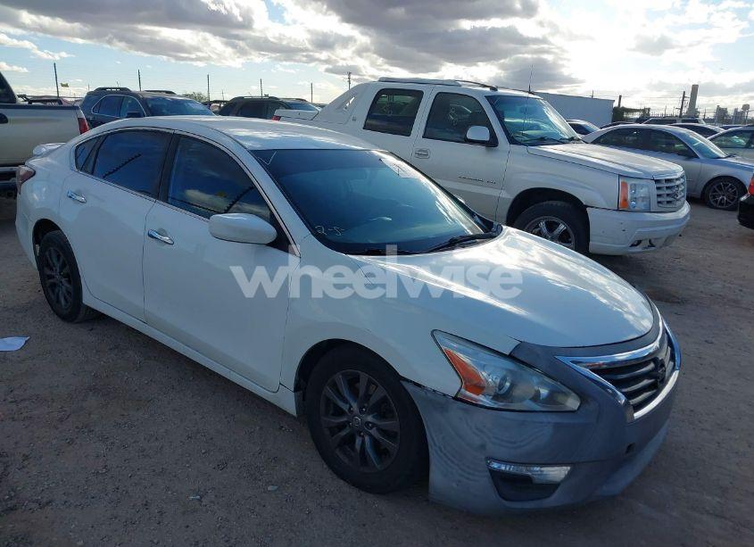 2015 Nissan Altima 2.5 S (VIN 1N4AL3AP5FC415840) main photo