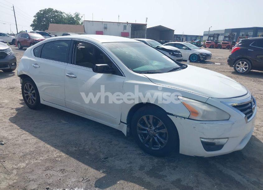 2015 Nissan Altima 2.5 S (VIN 1N4AL3AP5FC447834) main photo