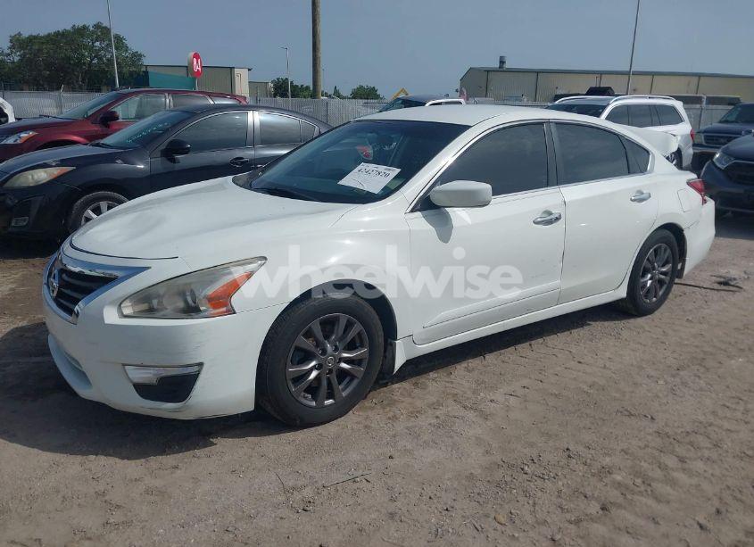 Photo 2 of 2015 Nissan Altima 2.5 S (VIN 1N4AL3AP5FC447834)