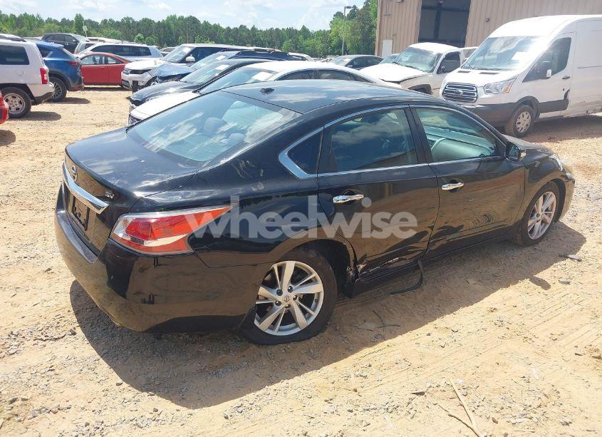 Photo 4 of 2015 Nissan Altima 2.5 SV (VIN 1N4AL3AP5FC473222)