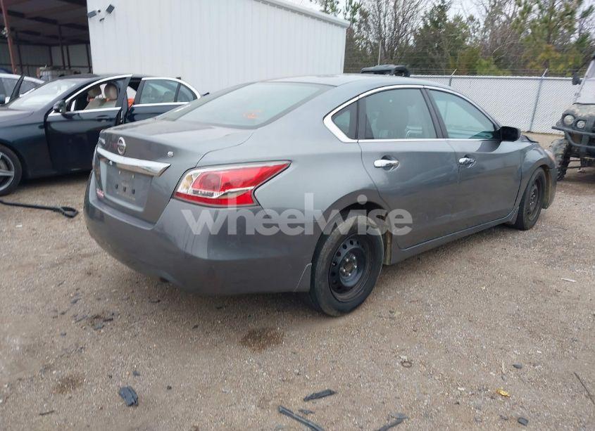 Photo 4 of 2015 Nissan Altima 2.5 S (VIN 1N4AL3AP5FC483040)