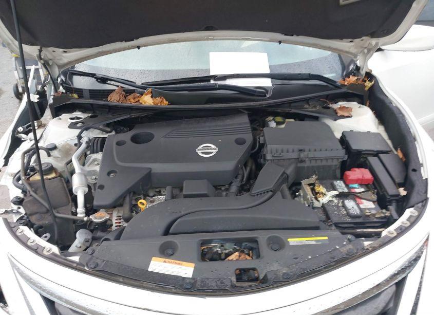Photo 10 of 2015 Nissan Altima 2.5 S (VIN 1N4AL3AP5FC569822)