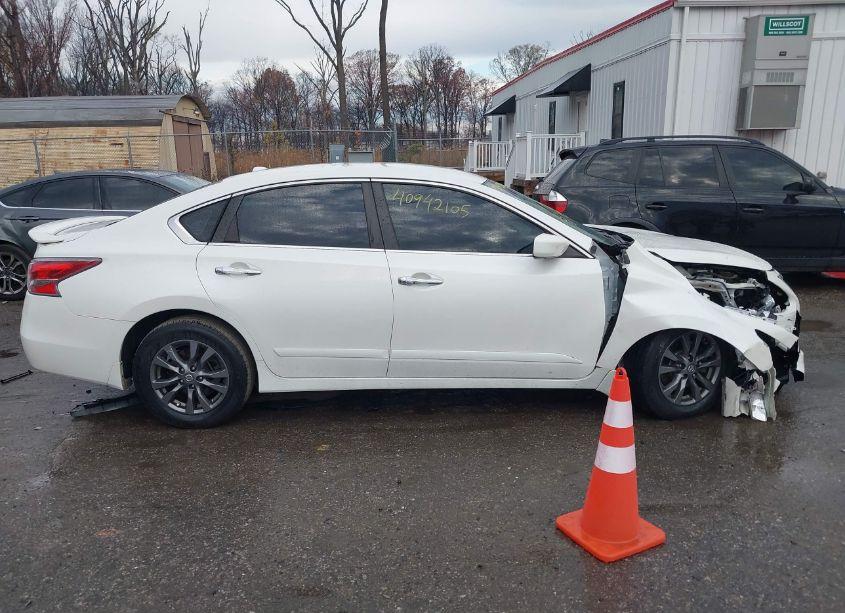 Photo 13 of 2015 Nissan Altima 2.5 S (VIN 1N4AL3AP5FC569822)