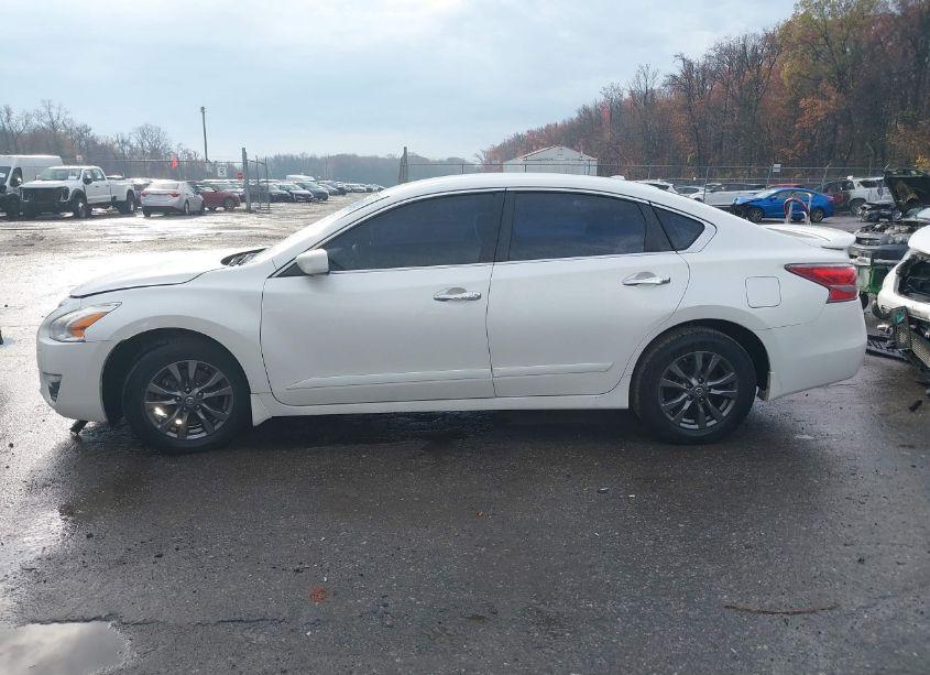 Photo 14 of 2015 Nissan Altima 2.5 S (VIN 1N4AL3AP5FC569822)