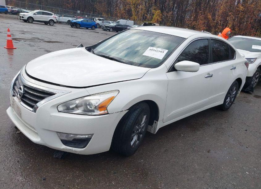 Photo 2 of 2015 Nissan Altima 2.5 S (VIN 1N4AL3AP5FC569822)