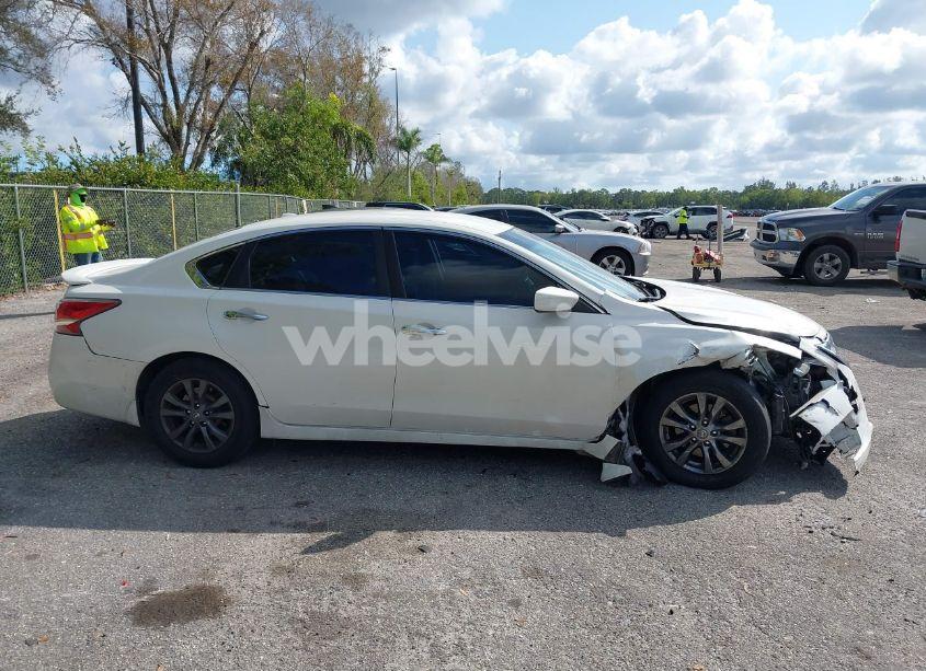 Photo 13 of 2015 Nissan Altima 2.5 S (VIN 1N4AL3AP5FC587740)