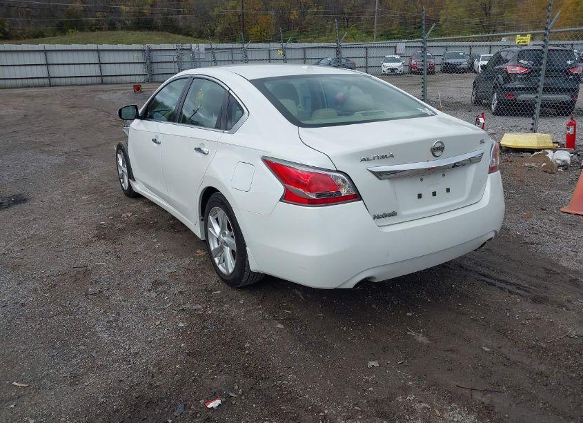 Photo 3 of 2015 Nissan Altima 2.5 SL (VIN 1N4AL3AP5FN360682)