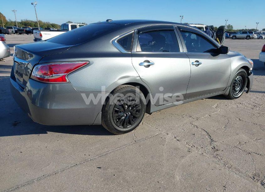 Photo 4 of 2015 Nissan Altima 2.5 S (VIN 1N4AL3AP5FN367230)