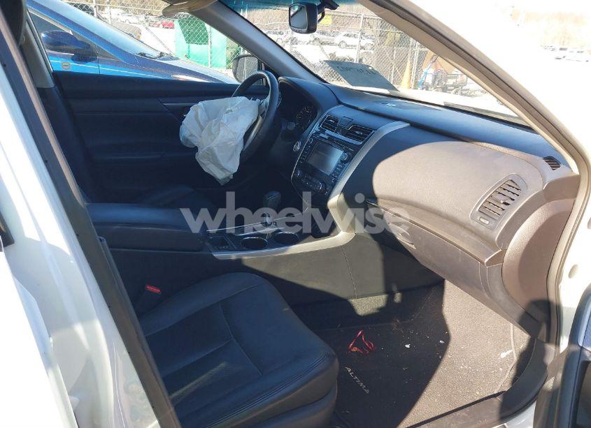 Photo 5 of 2015 Nissan Altima 2.5 SL (VIN 1N4AL3AP5FN381600)