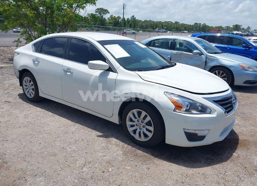2015 Nissan Altima 2.5/2.5 S/2.5 SL/2.5 SV (VIN 1N4AL3AP5FN386764) main photo