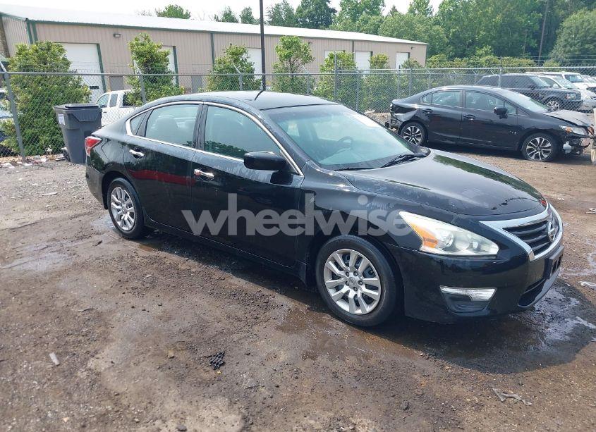 2015 Nissan Altima 2.5 S (VIN 1N4AL3AP5FN402526) main photo
