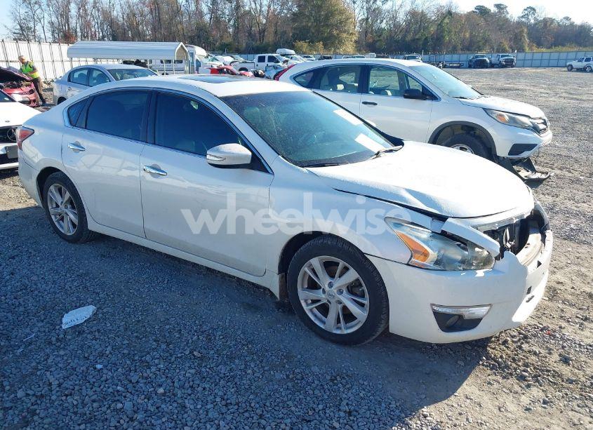 2015 Nissan Altima 2.5 SL (VIN 1N4AL3AP5FN900824) main photo