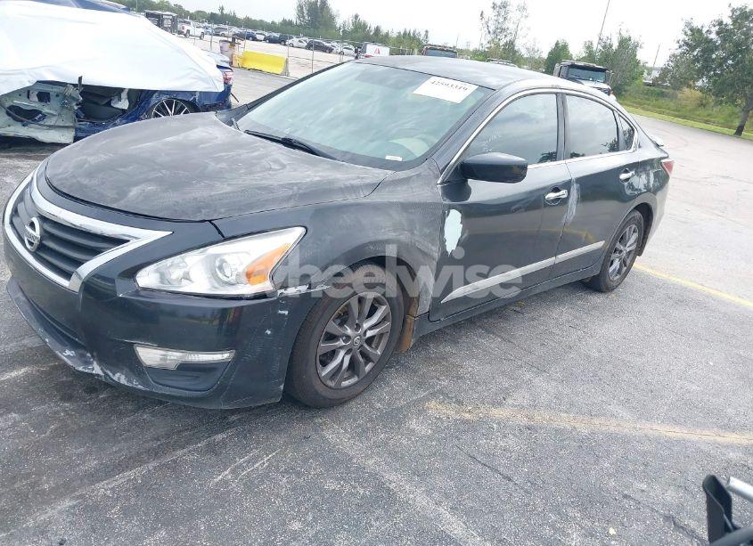 Photo 2 of 2015 Nissan Altima 2.5 S (VIN 1N4AL3AP5FN922337)