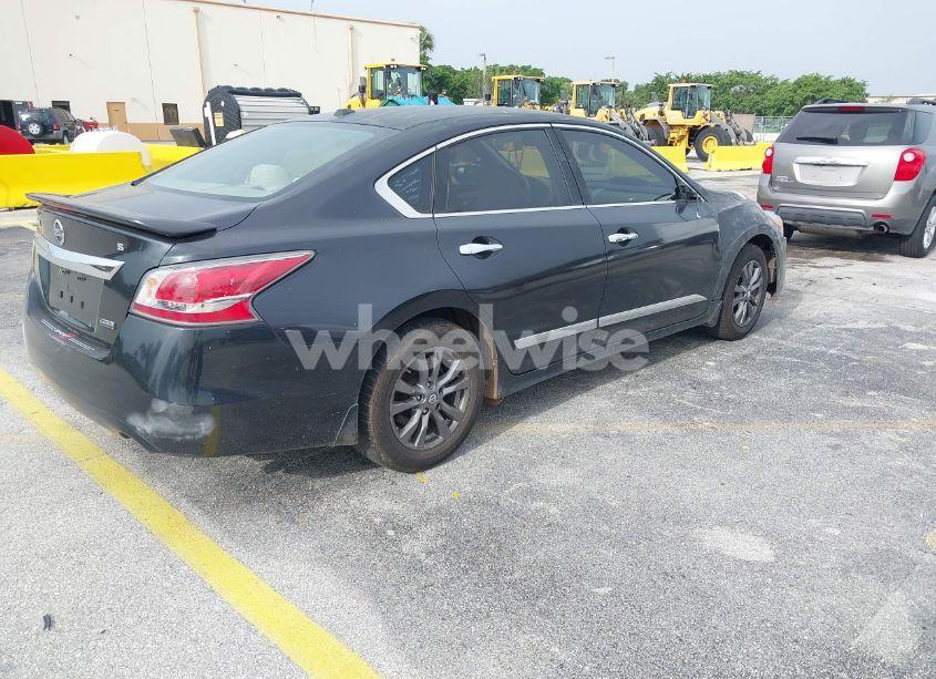 Photo 4 of 2015 Nissan Altima 2.5 S (VIN 1N4AL3AP5FN922337)