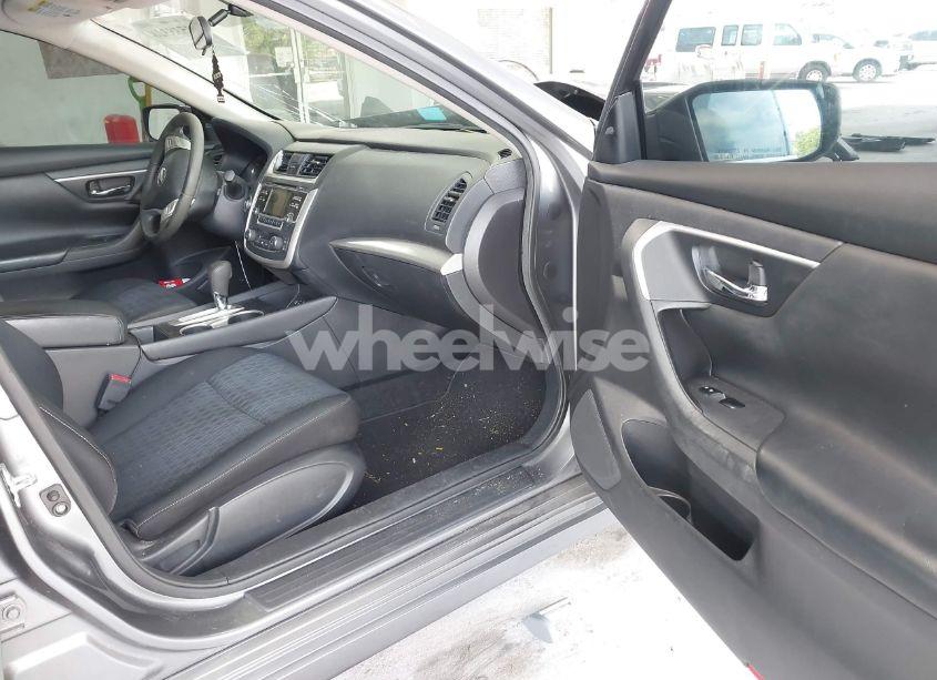 Photo 5 of 2016 Nissan Altima 2.5 SV (VIN 1N4AL3AP5GC121565)