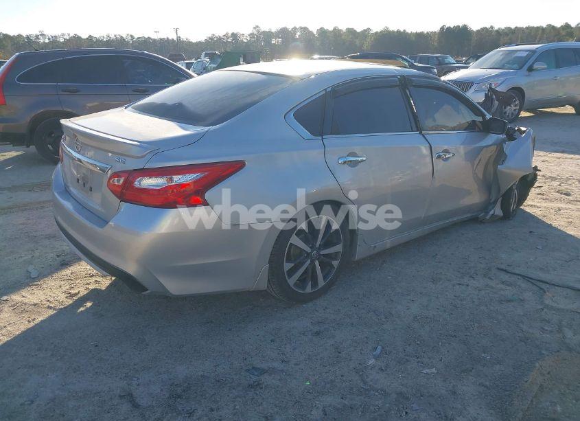 Photo 4 of 2016 Nissan Altima 2.5 SR (VIN 1N4AL3AP5GC124854)