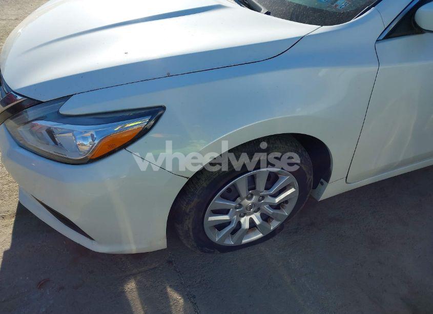 Photo 6 of 2016 Nissan Altima 2.5/2.5 S/2.5 SL/2.5 SR/2.5 SV (VIN 1N4AL3AP5GC167946)