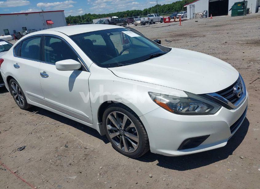 2016 Nissan Altima 2.5 SR (VIN 1N4AL3AP5GC252334) main photo