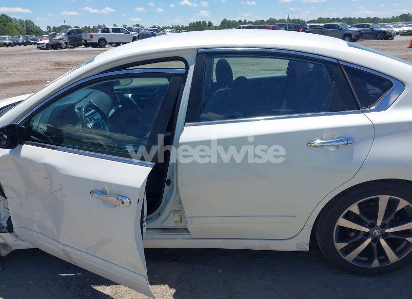 Photo 14 of 2016 Nissan Altima 2.5 SR (VIN 1N4AL3AP5GC252334)