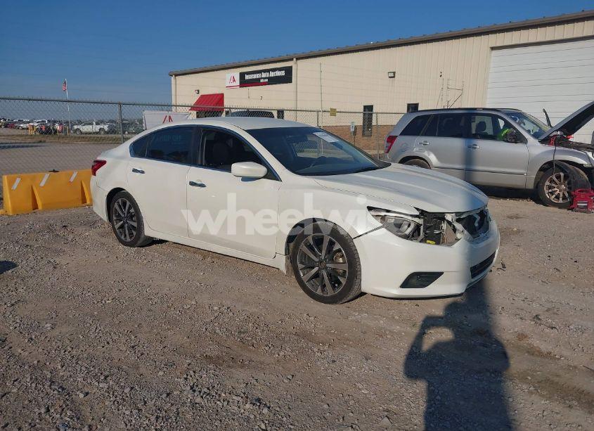 2016 Nissan Altima 2.5 SR (VIN 1N4AL3AP5GC262054) main photo